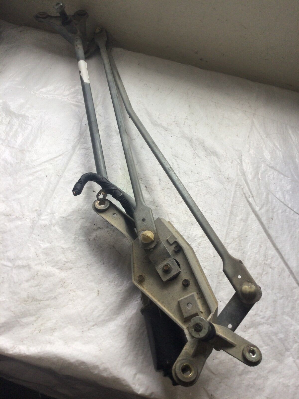2005 Ford F-350SD Front Wiper Motor W/ Linkage Assembly OEM