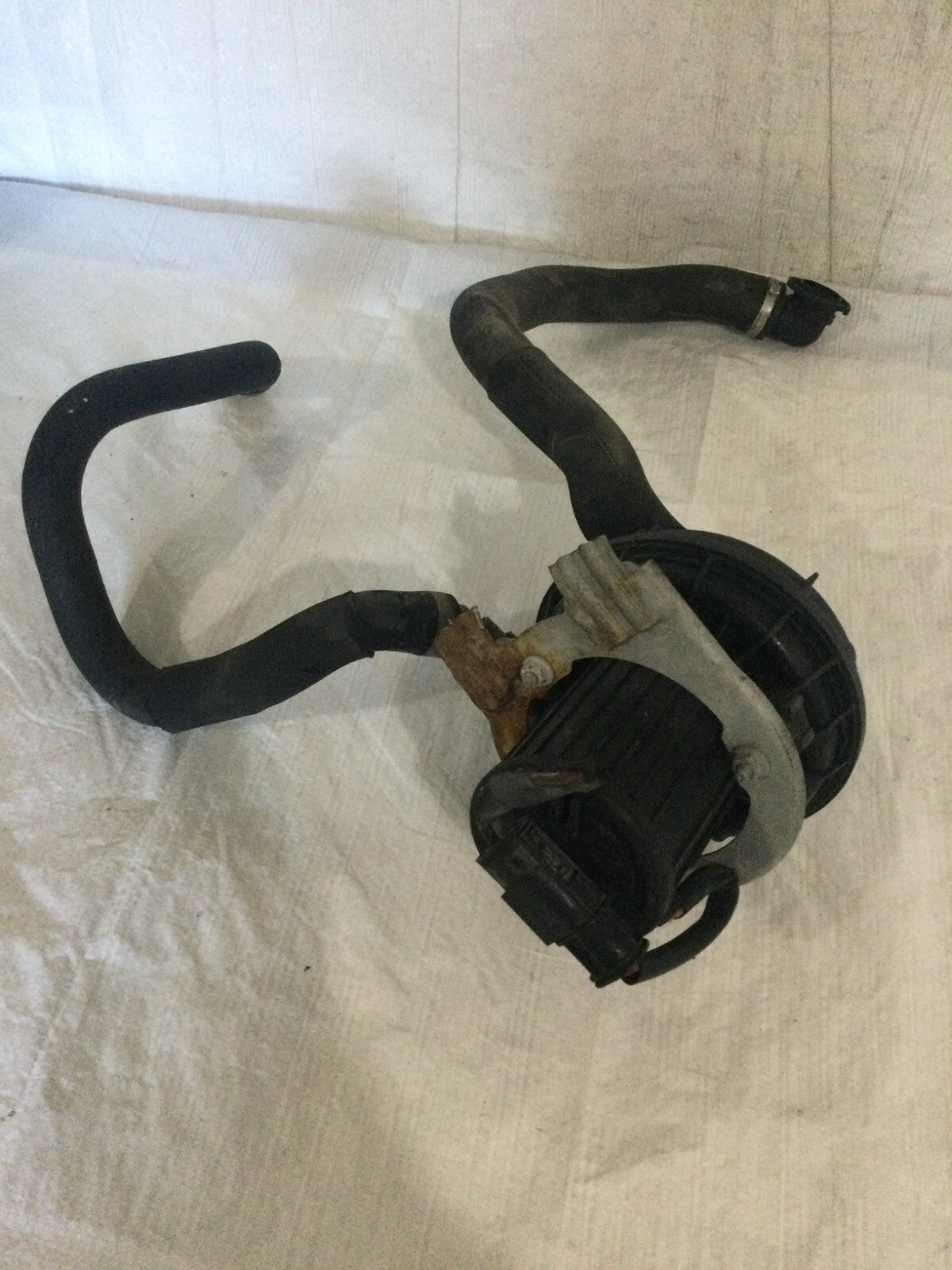 2004 BMW 745I Air Pump Assembly OEM