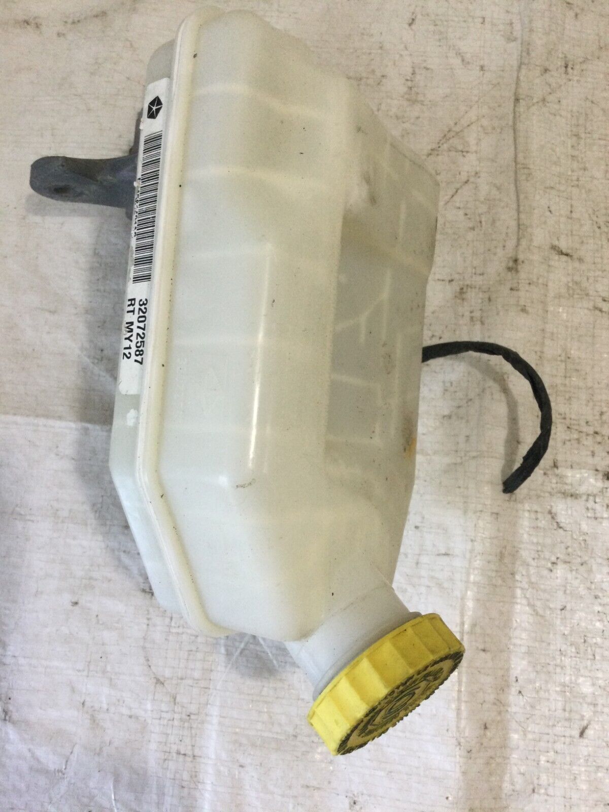 2017 Dodge Grand  Caravan Master Brake Cylinder w/ Reservoir 32072587 OEM