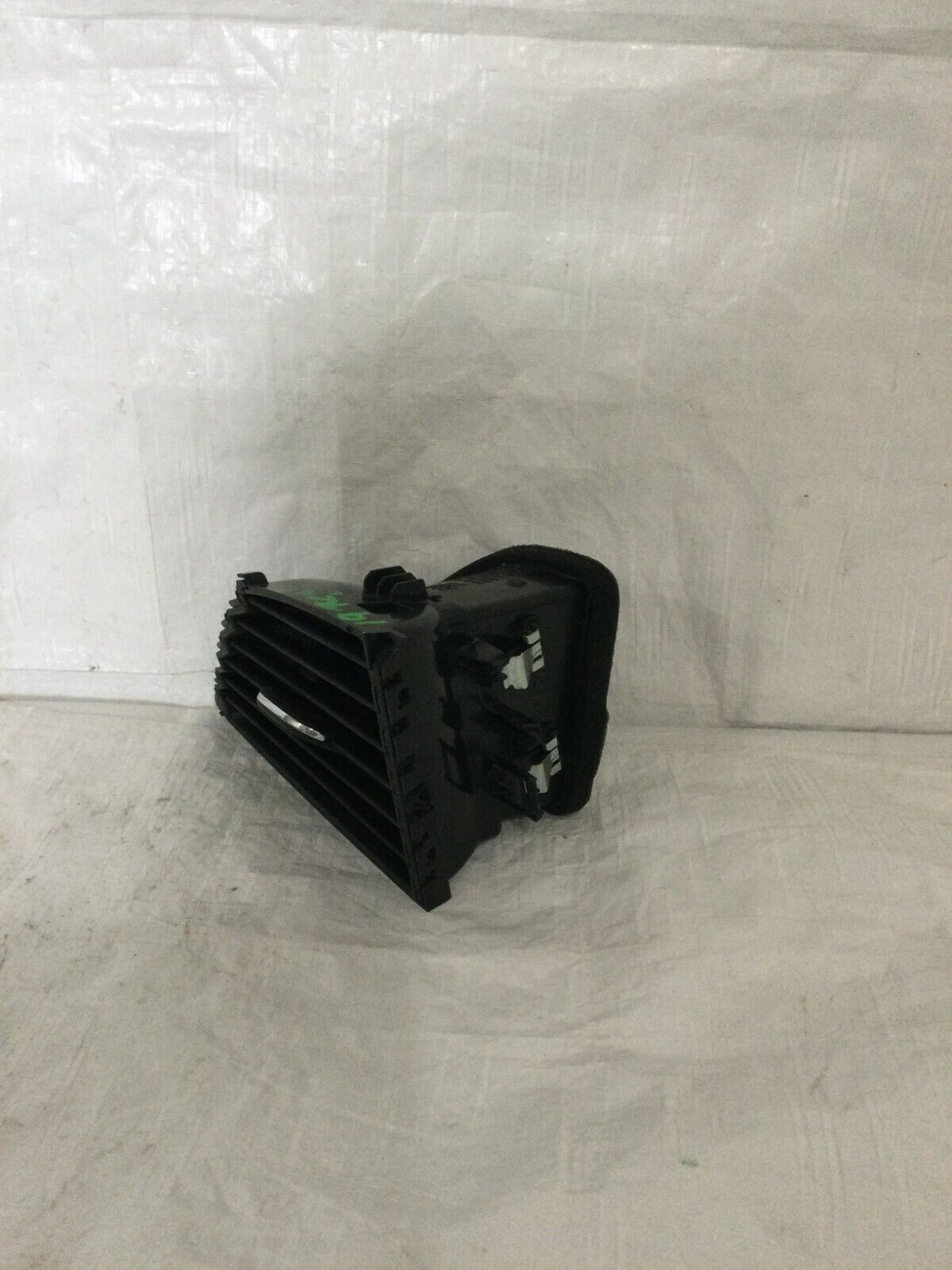 2018-2020 Buick Regal Preferred II Dash Right Center Air Vent OEM 39017312