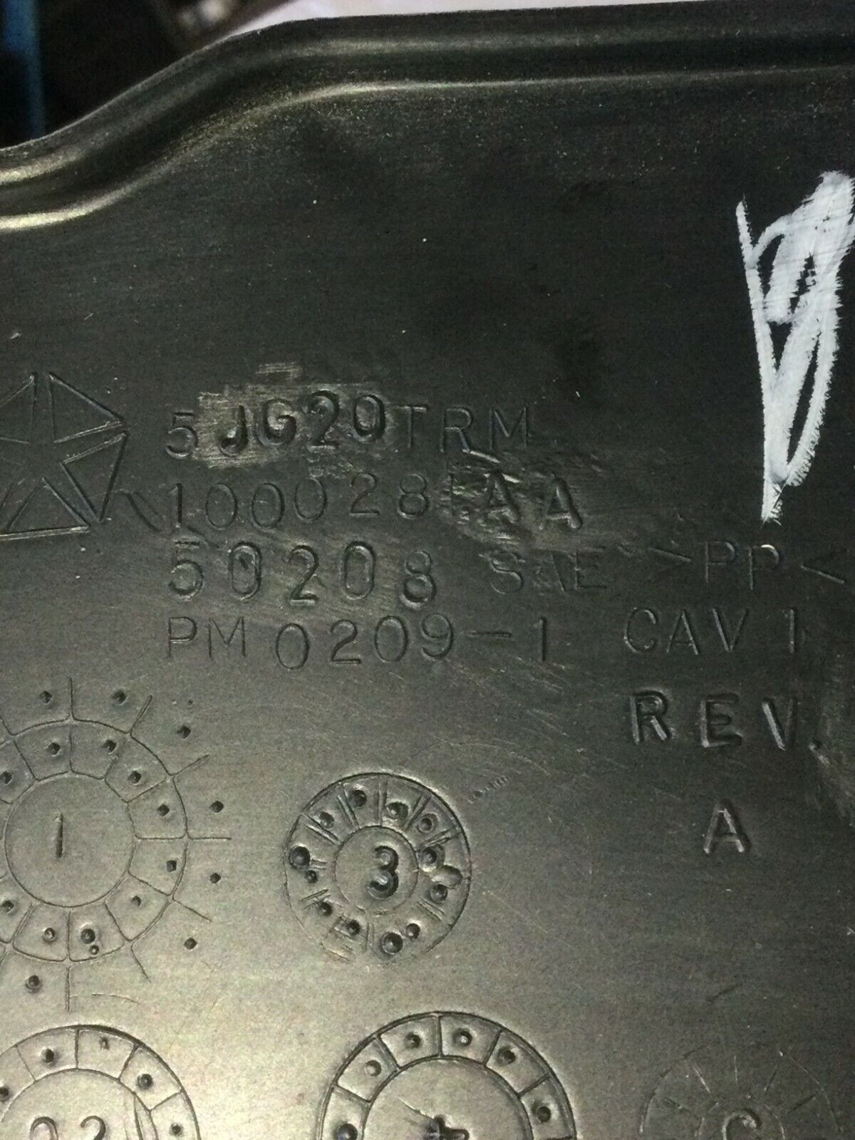 2004-2005 Dodge Ram 2500 Glove Box Assembly OEM 