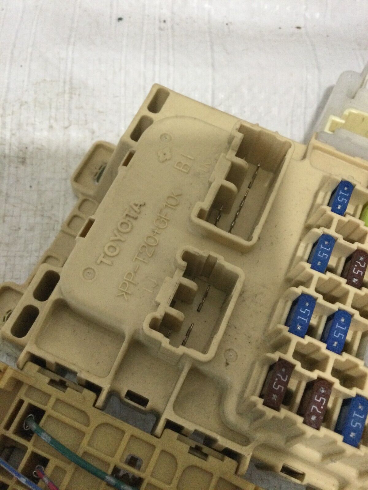 2003 Toyota Highlander  Fuse Box Relay  Module OEM