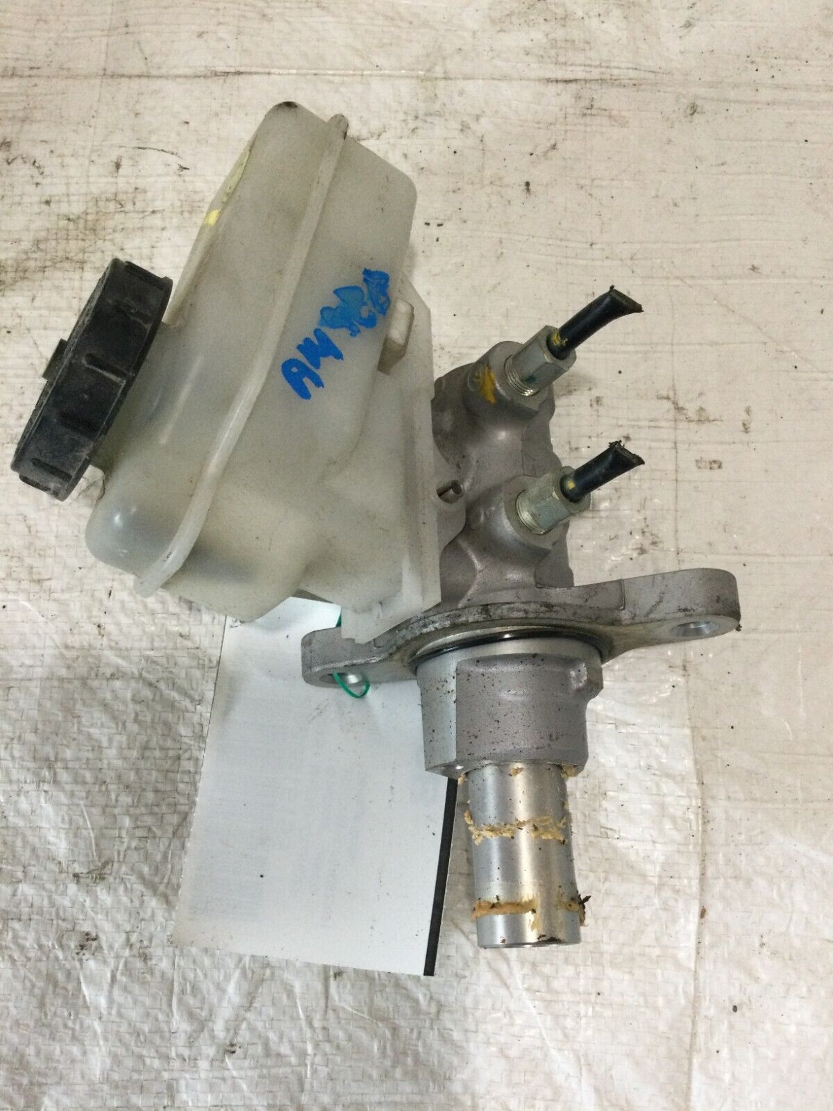 2007 Infiniti G35 Master Brake Cylinder w/ Reservoir  OEM