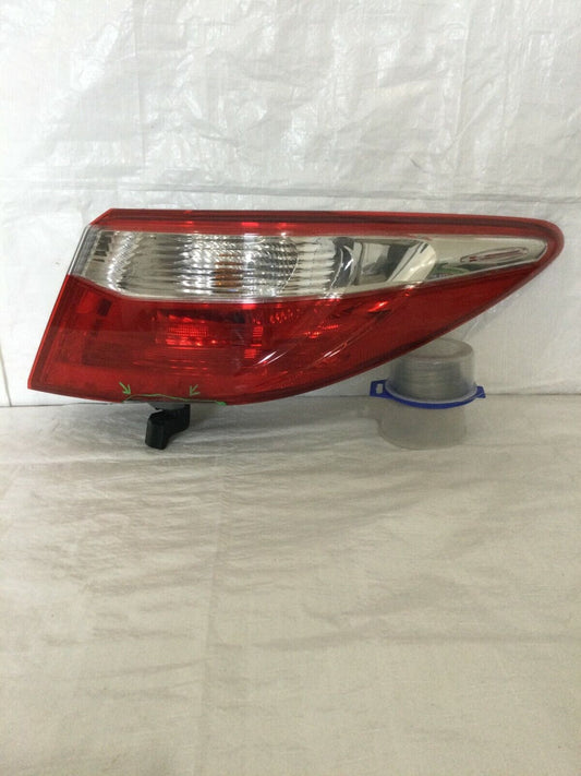 2015-2017 Toyota Camry Tail Light Assembly Rear Right Passenger Side OEM