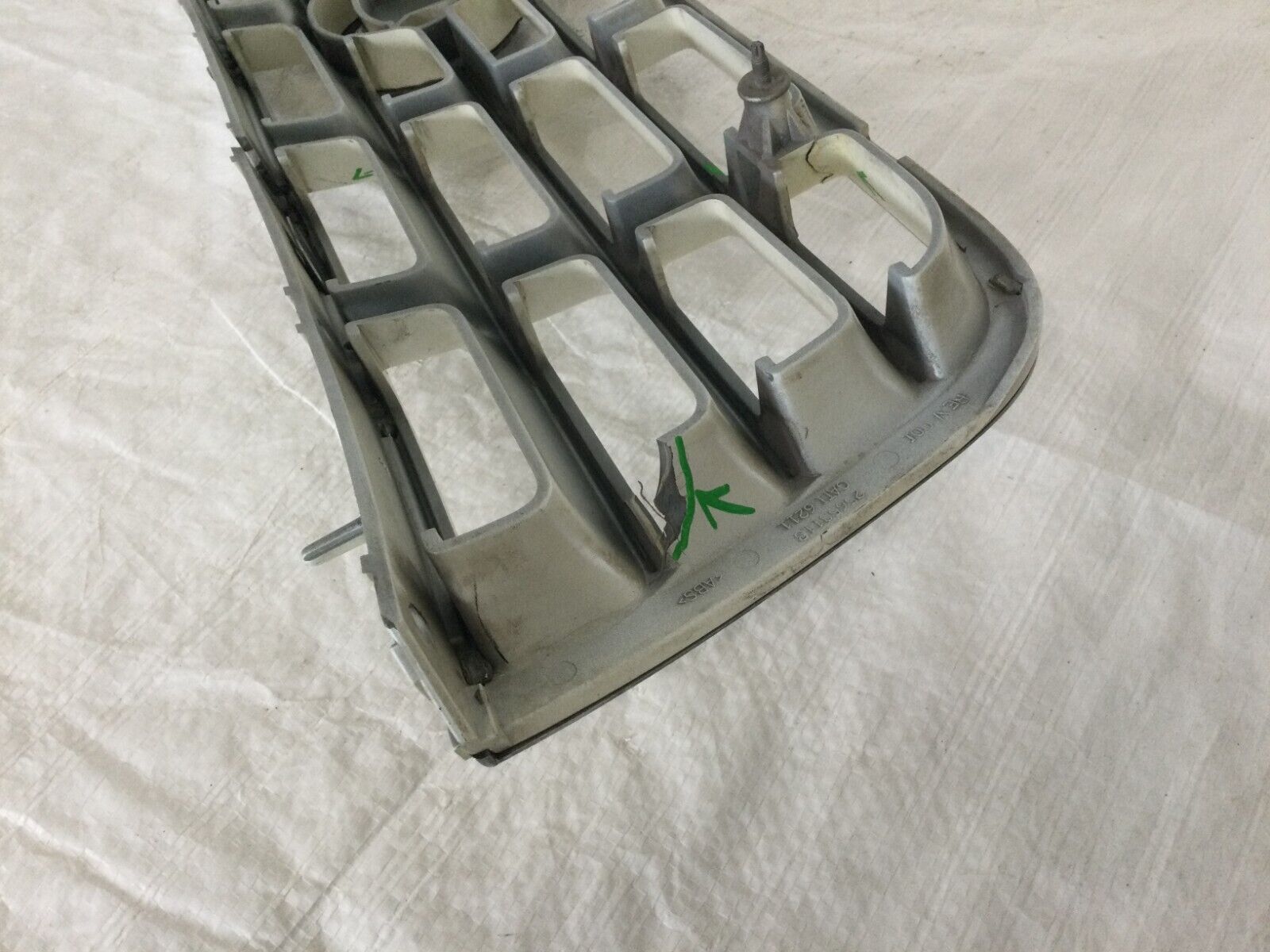 2004 Cadillac Seville Grille with Emblem 25653113