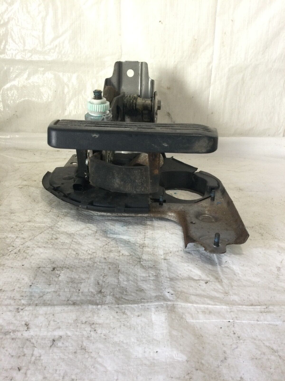 2007-2011 Cadillac Escalade ESV Brake Pedal OEM