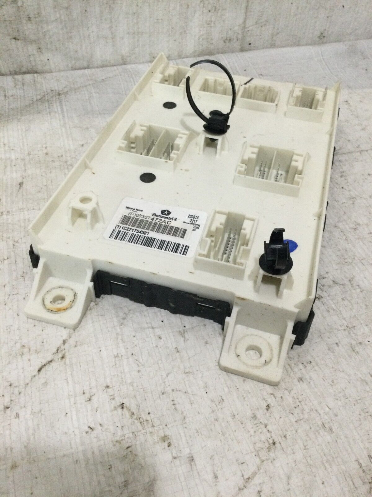 2018 RAM 1500 Body Control  Module BCM 68357472AC OEM