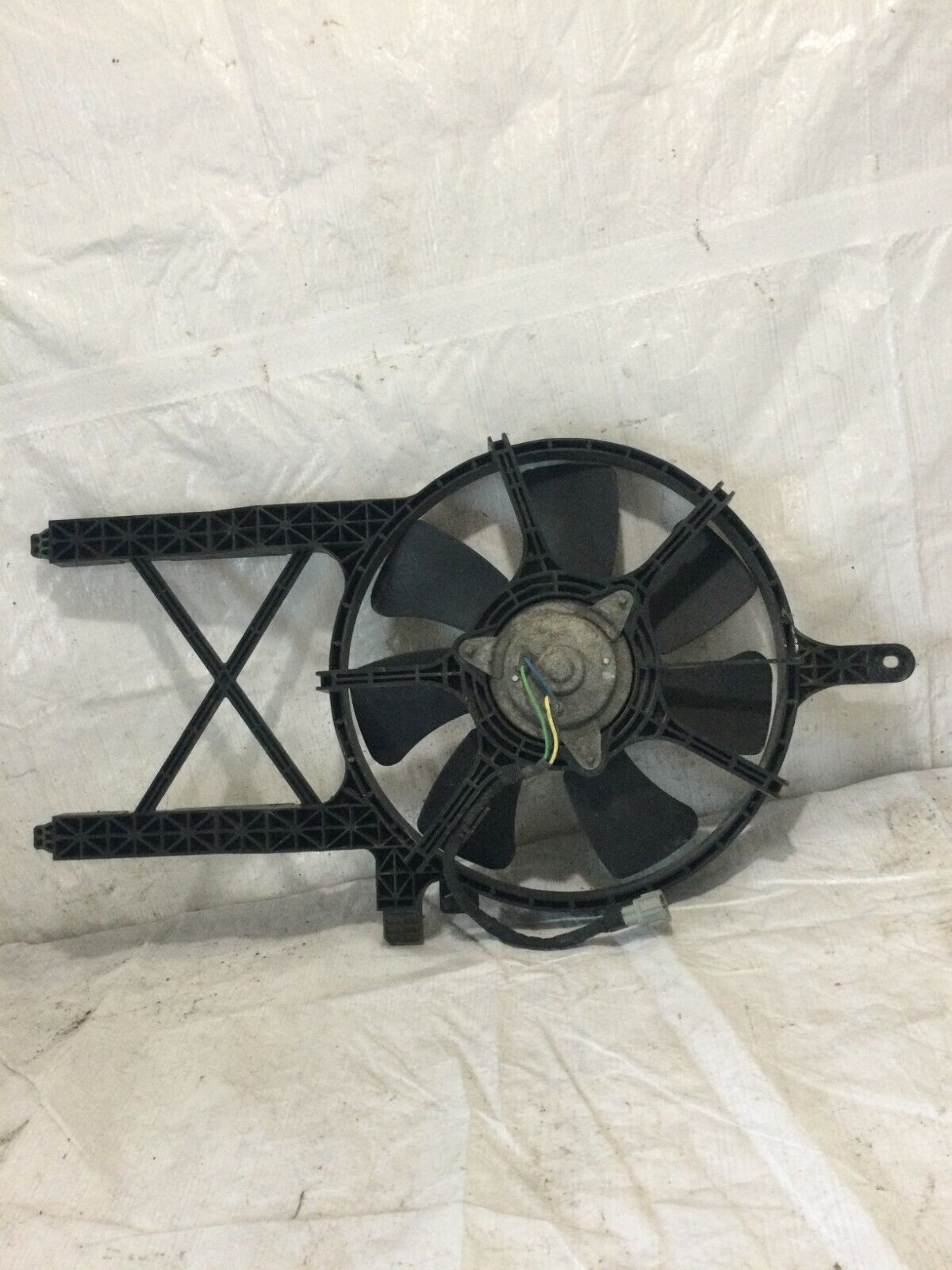 2005 Nissan Xterra Cooling Fan Assembly 92120EA200 OEM