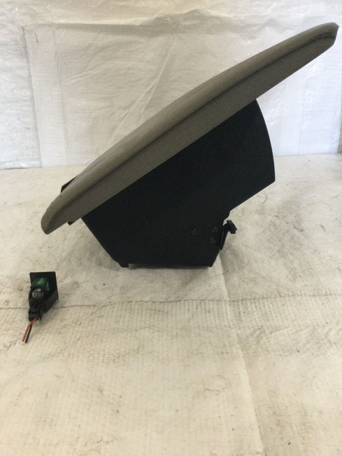 2003-2006 Cadillac Escalade EXT Glove Box W/ Light OEM