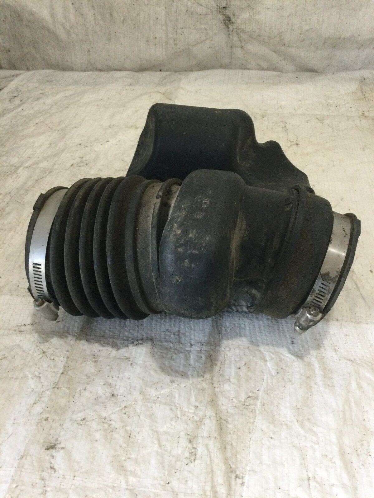 2007 GMC Acadia Engine Air Cleaner Outlet Duct Intake Hose Tube OEM
