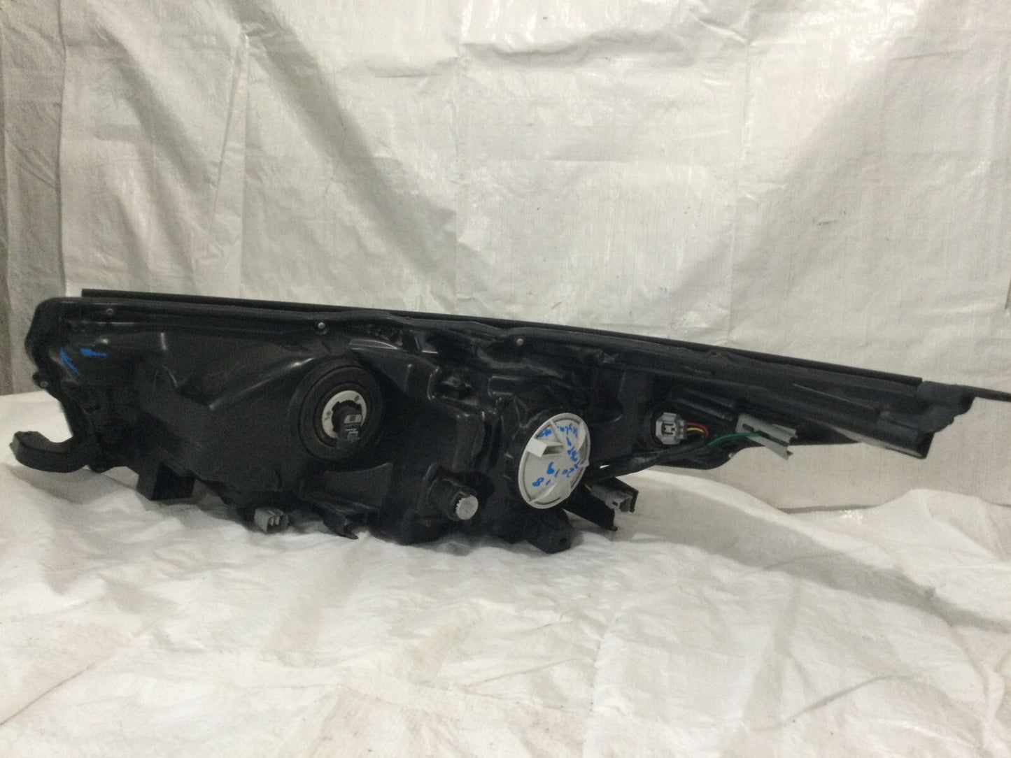 2019 Toyota Highlander Headlight Right Passenger Side W/ DRL OEM 2017-2019