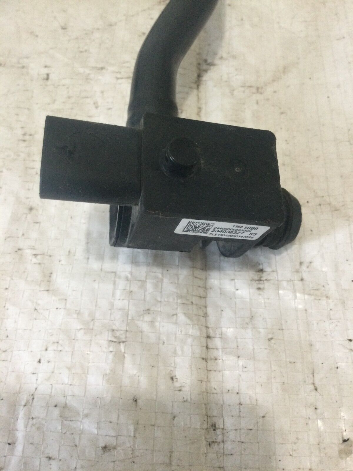 2017 Chevrolet Cruze Vacuum Hose 13581099 OEM
