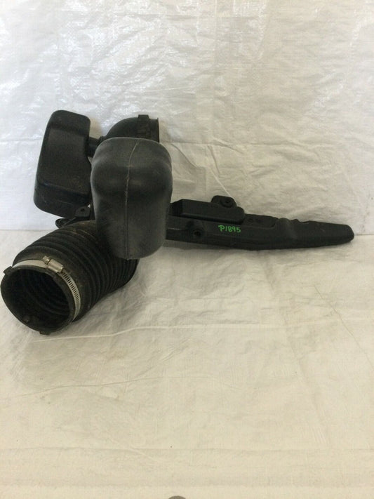 2010 Chevrolet Avalanche 1500 Air Cleaner Duct Assembly OEM