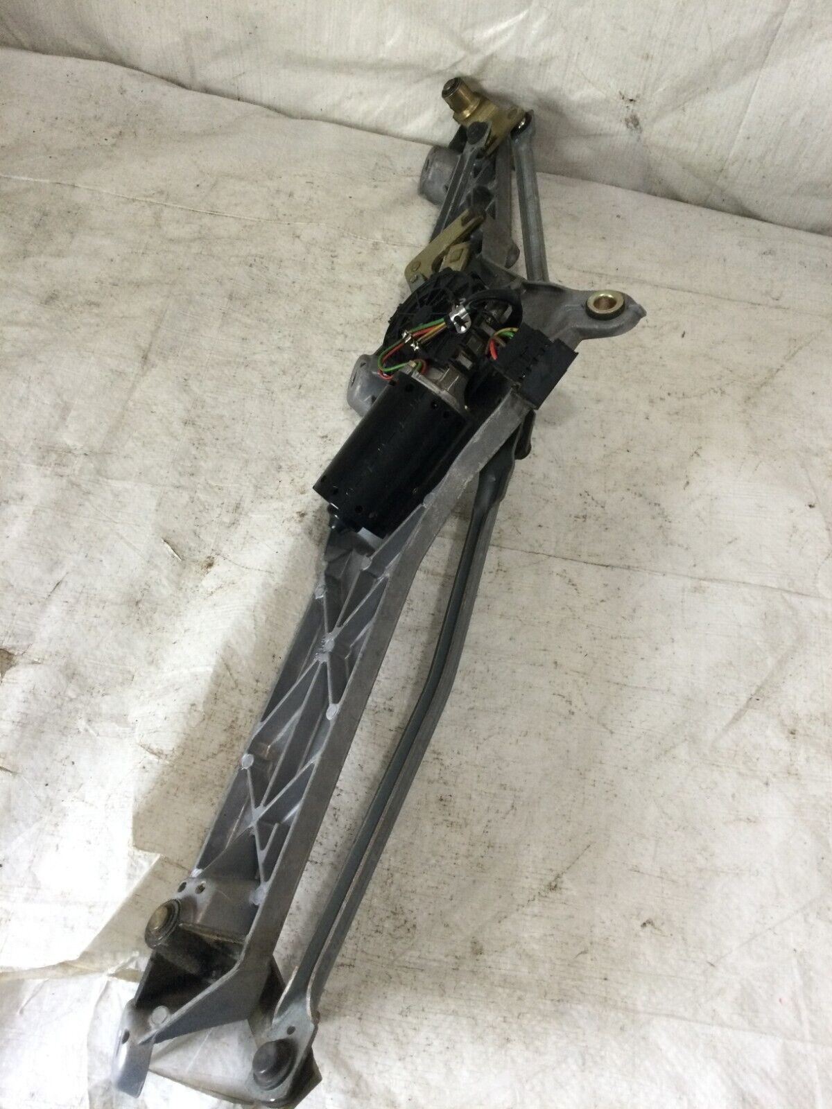 2004 Mercedes-Benz S-Class Windshield Wiper Motor Linkage 0390241435 OEM