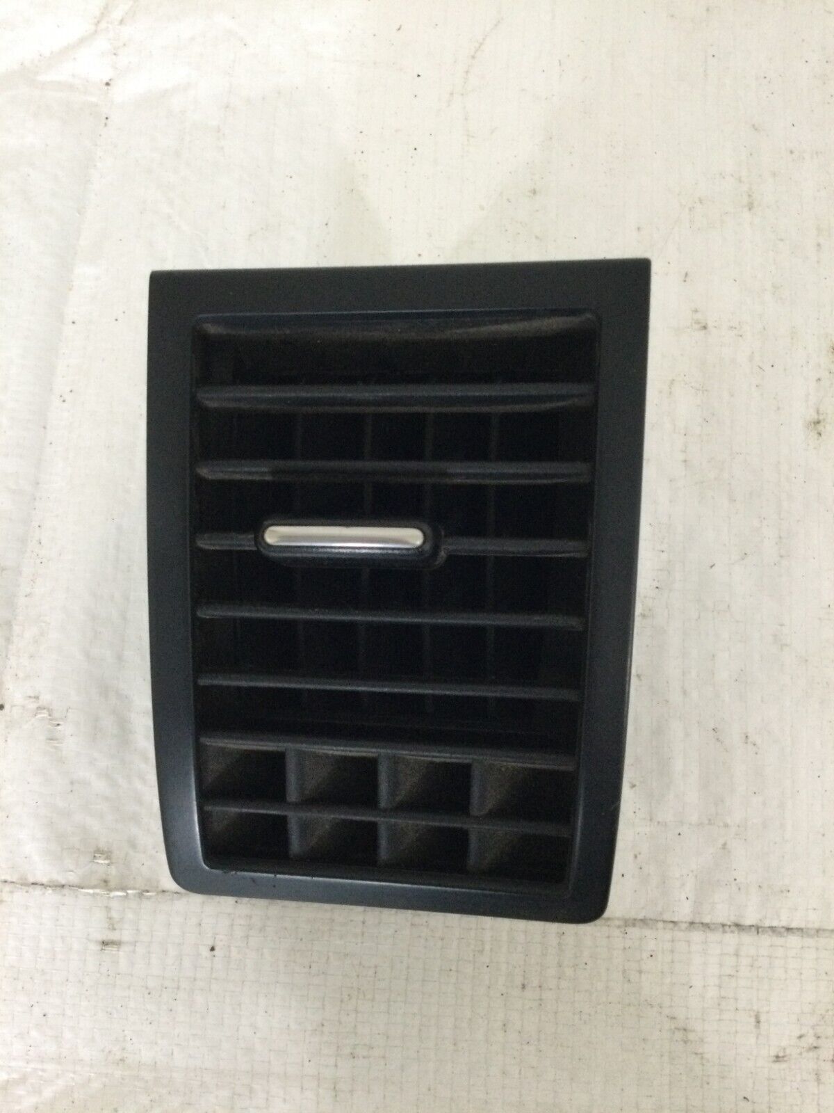 2004-2010 Volkswagen Touareg Front Right Dash Air Vent  7L6819704J OEM
