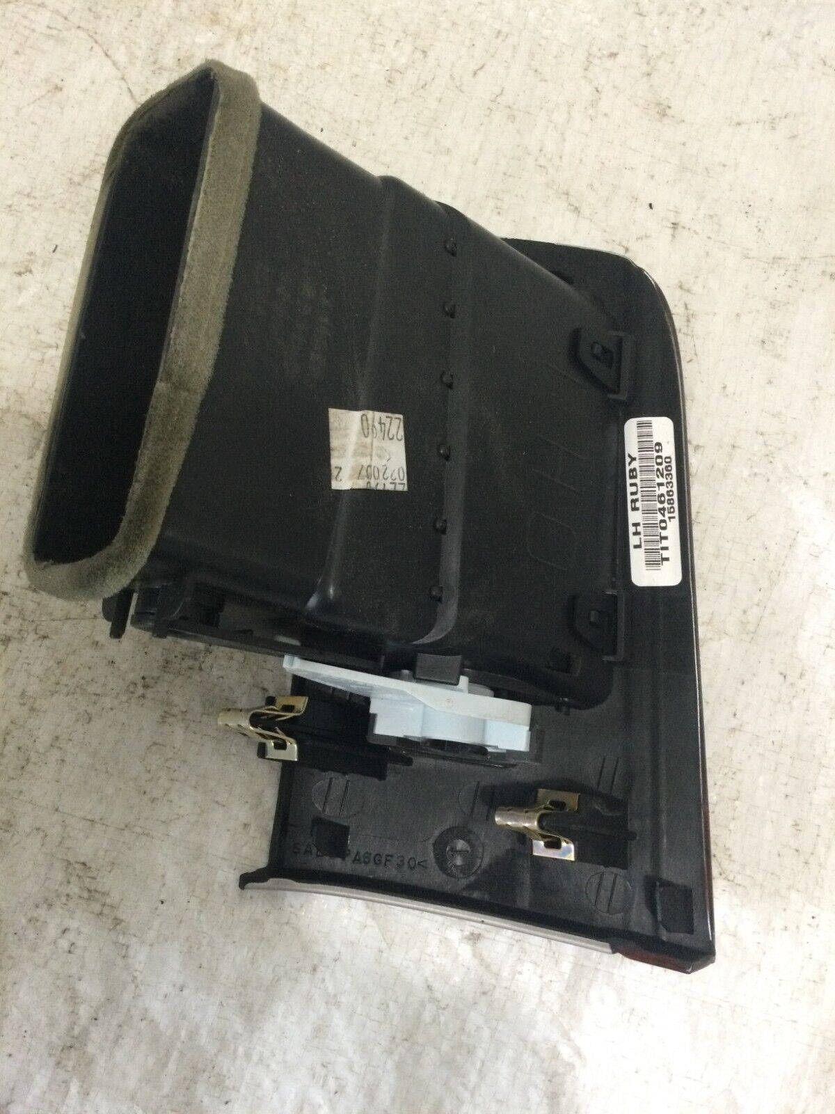 2007 Cadillac Escalade Left  Driver Dash Vent RUBY Trim 15863360 OEM