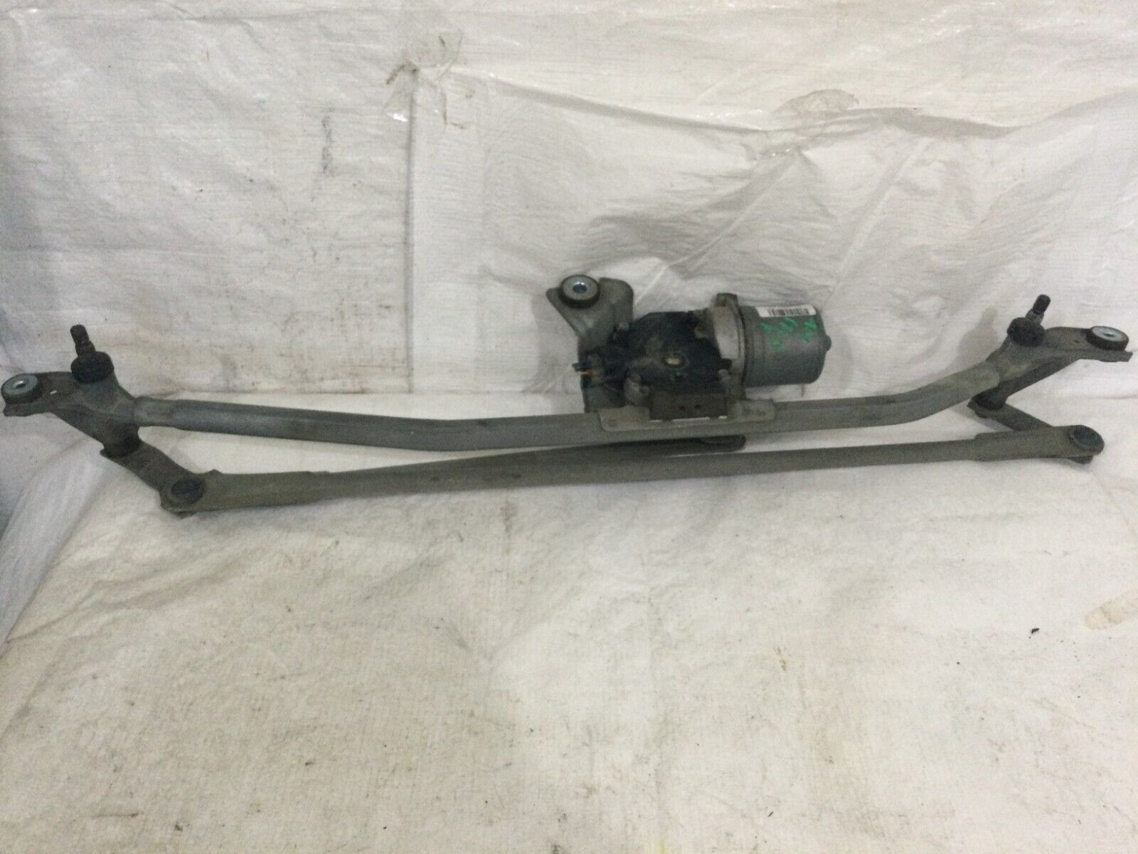 2007 GMC Yukon Front Windshield Wiper Motor W/ Linkage OEM