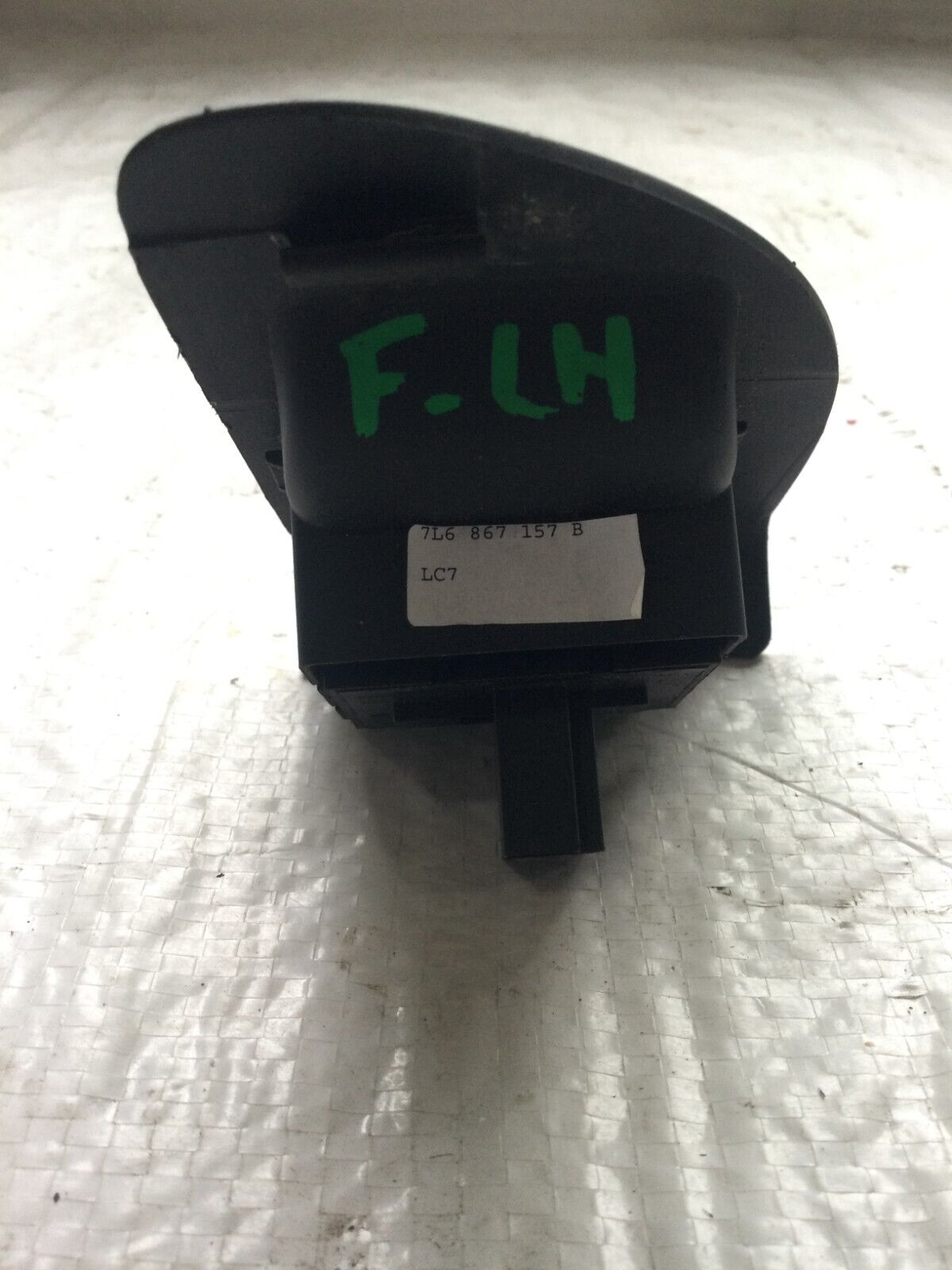 2007 Volkswagen Touareg Trunk And Fuel Door Switch OEM 7L6867157B