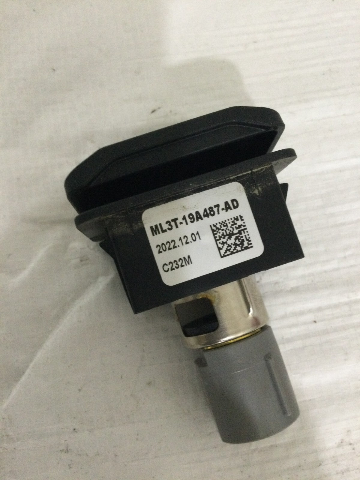 2023 Ford F-150 Power Outlet Hub Plug Port OEM ML3T-19A487-AD