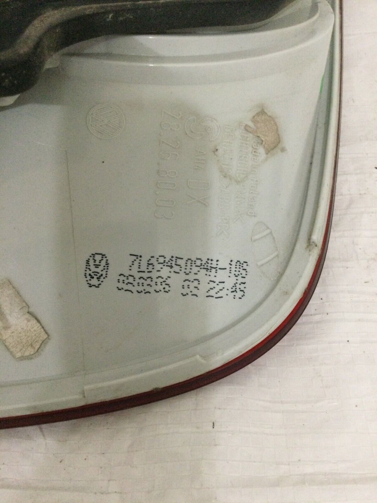 2004-2007 Volkswagen Touareg Right Rear Inner Tail Light Lamp 7L6945094H OEM