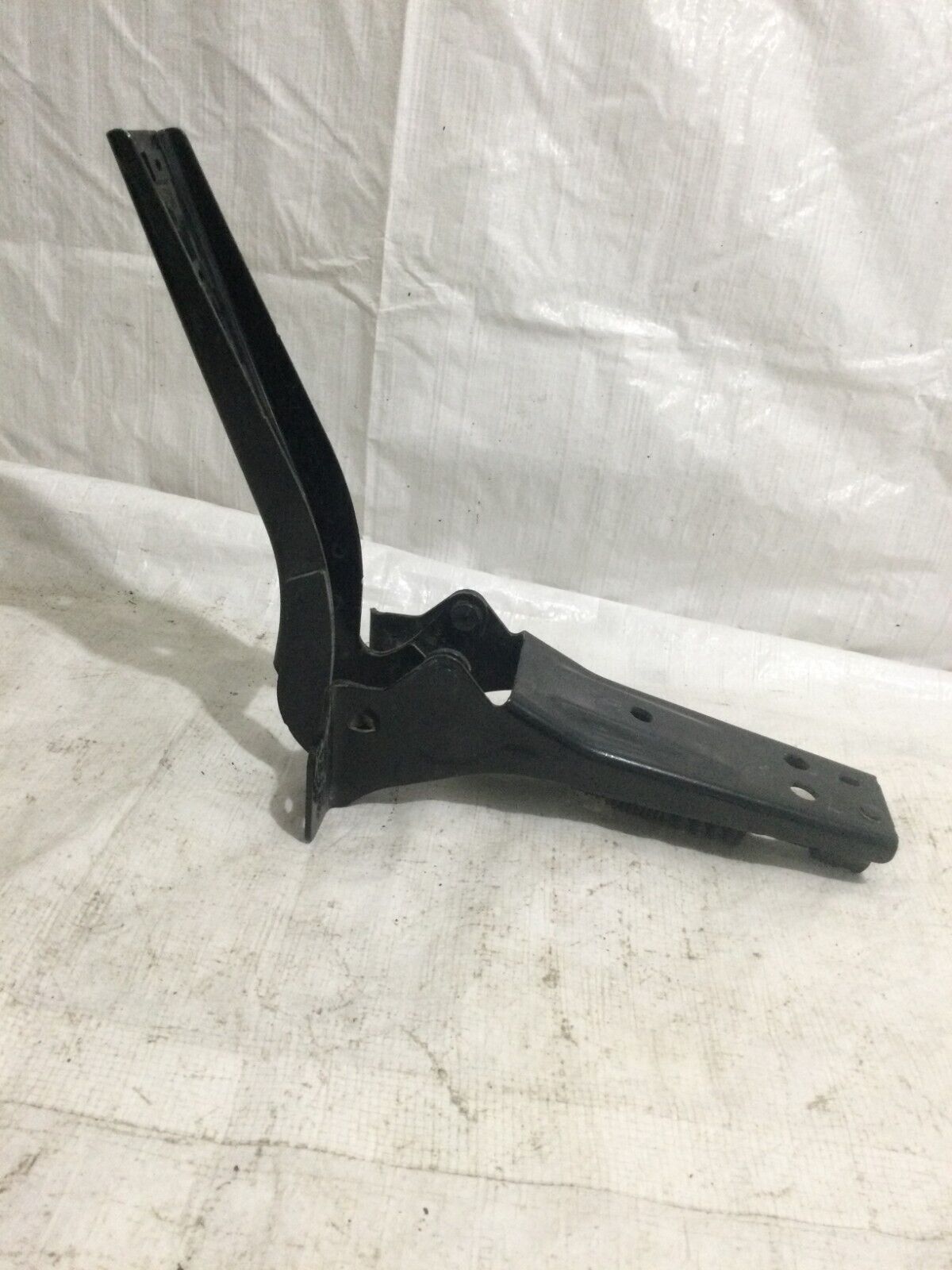 2019-2022 GMC Sierra 1500 Upper Tailgate Hinge Left W/ Damper OEM LH