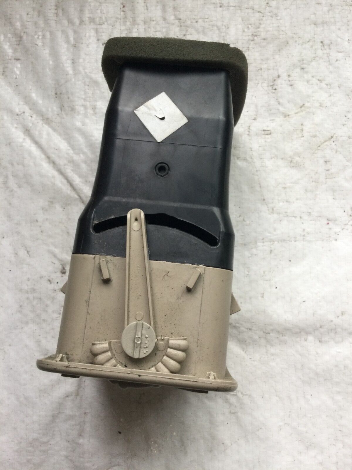 2003-2006 Cadillac Escalade Driver Left Inner Center Vent OEM