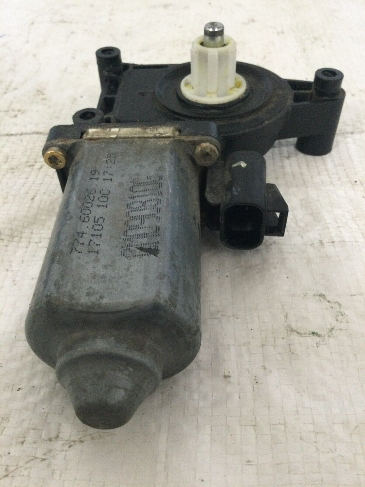 2003-2006 Cadillac Escalade EXT Front Left Power Window Motor OEM