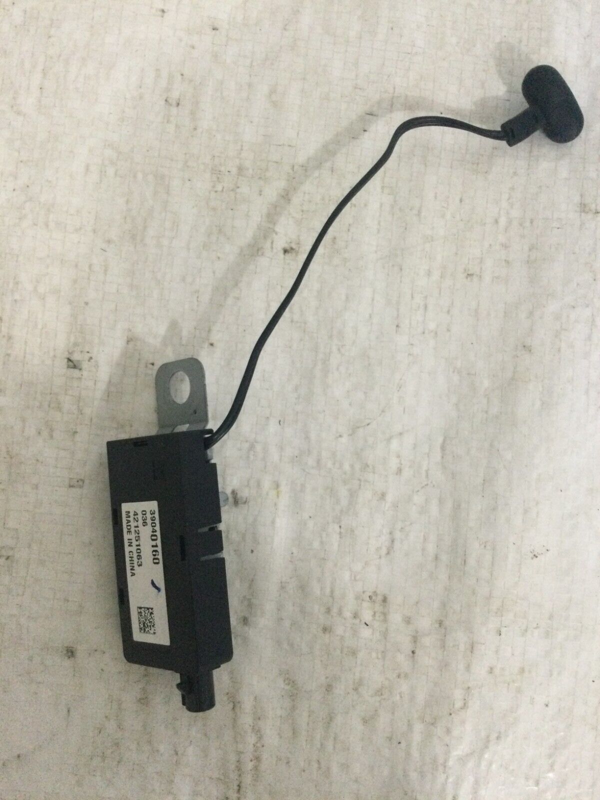 2016-2019 Chevrolet Cruze Radio Antenna Amp Amplifier OEM 39040160