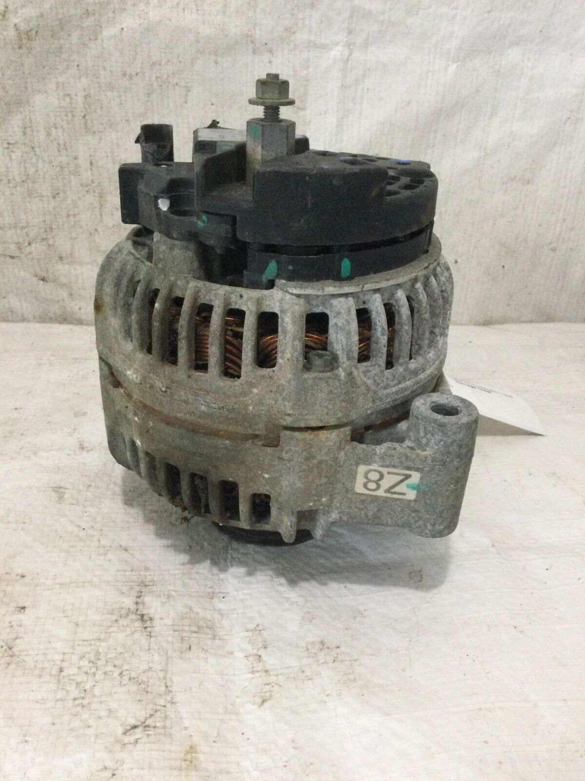 2006 Cadillac Escalade Alternator Motor OEM ( DAMAGED CASE )