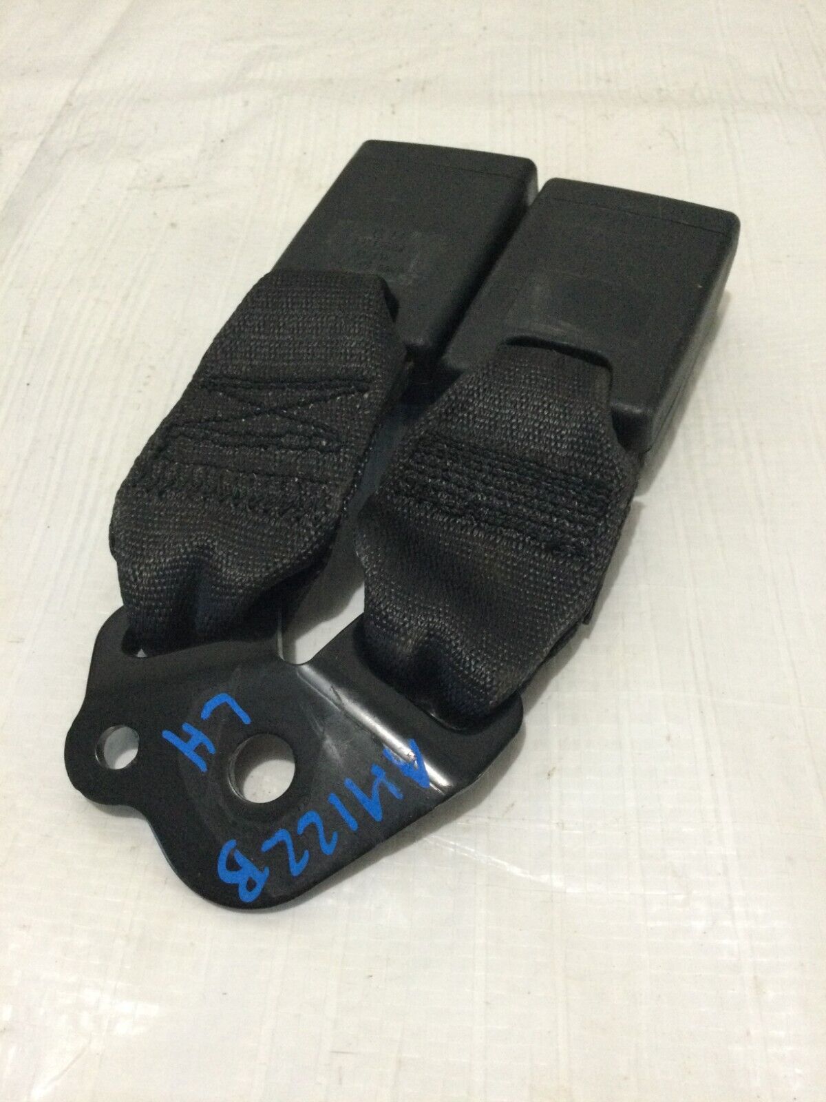 2018-2020 Buick Regal Rear Left Seat Belt Buckle OEM