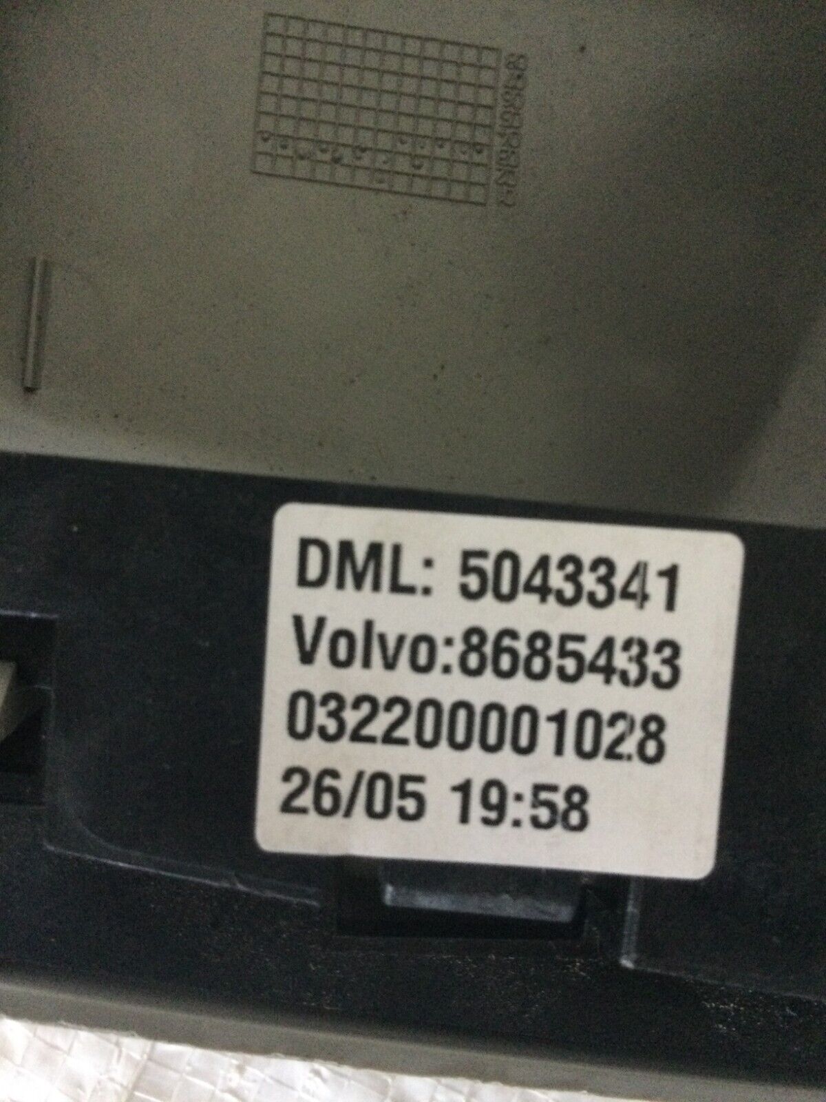 2004 Volvo S60 Overhead Console Dome Light Control 8685433 OEM