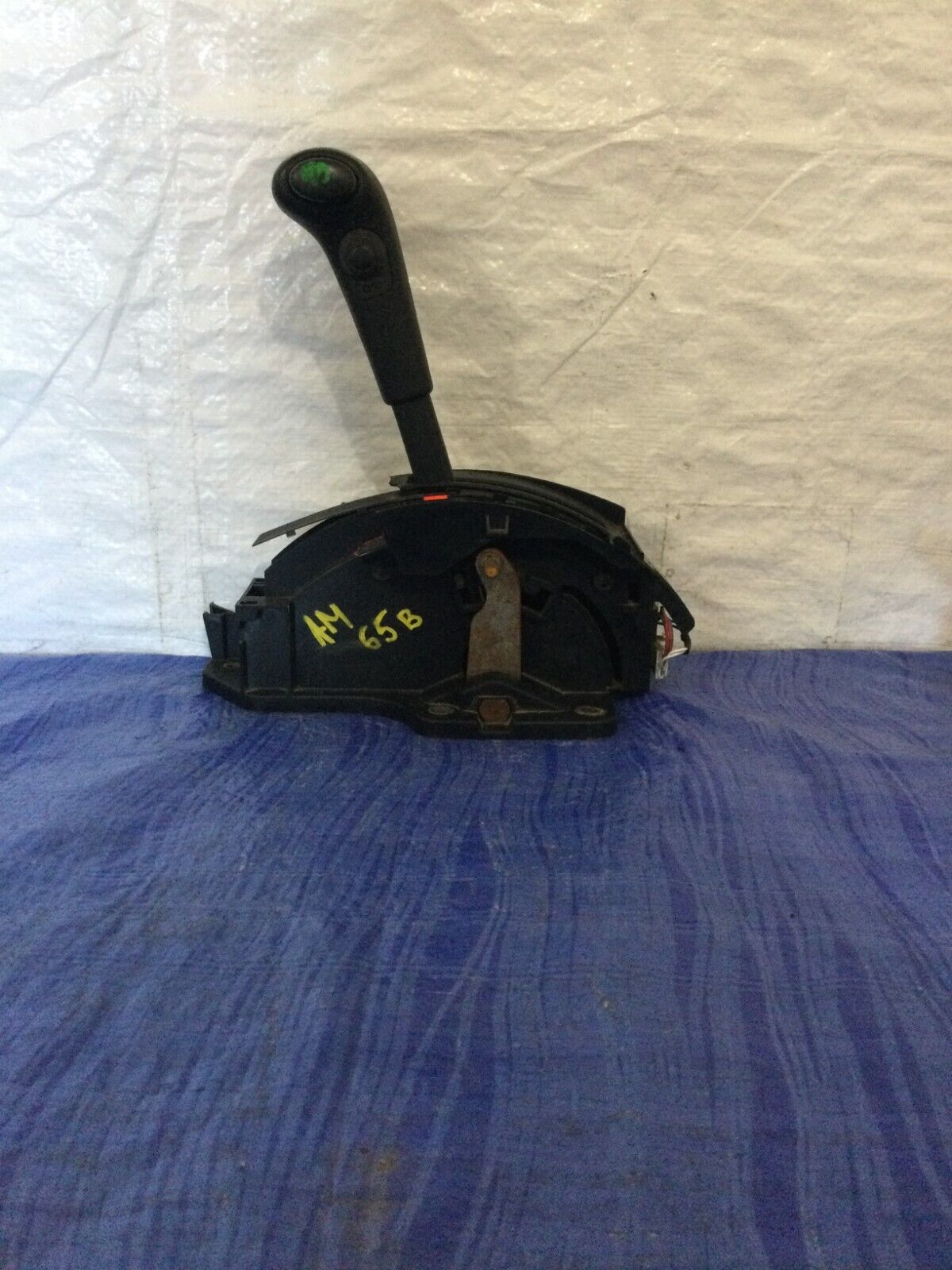 2002 Nissan Frontier  Floor Shifter Assembly OEM