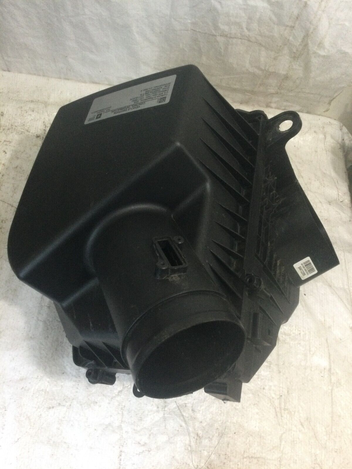 2019-2021 Chevy Silverado 1500 5.3L Air Cleaner Filter Housing OEM 84412395
