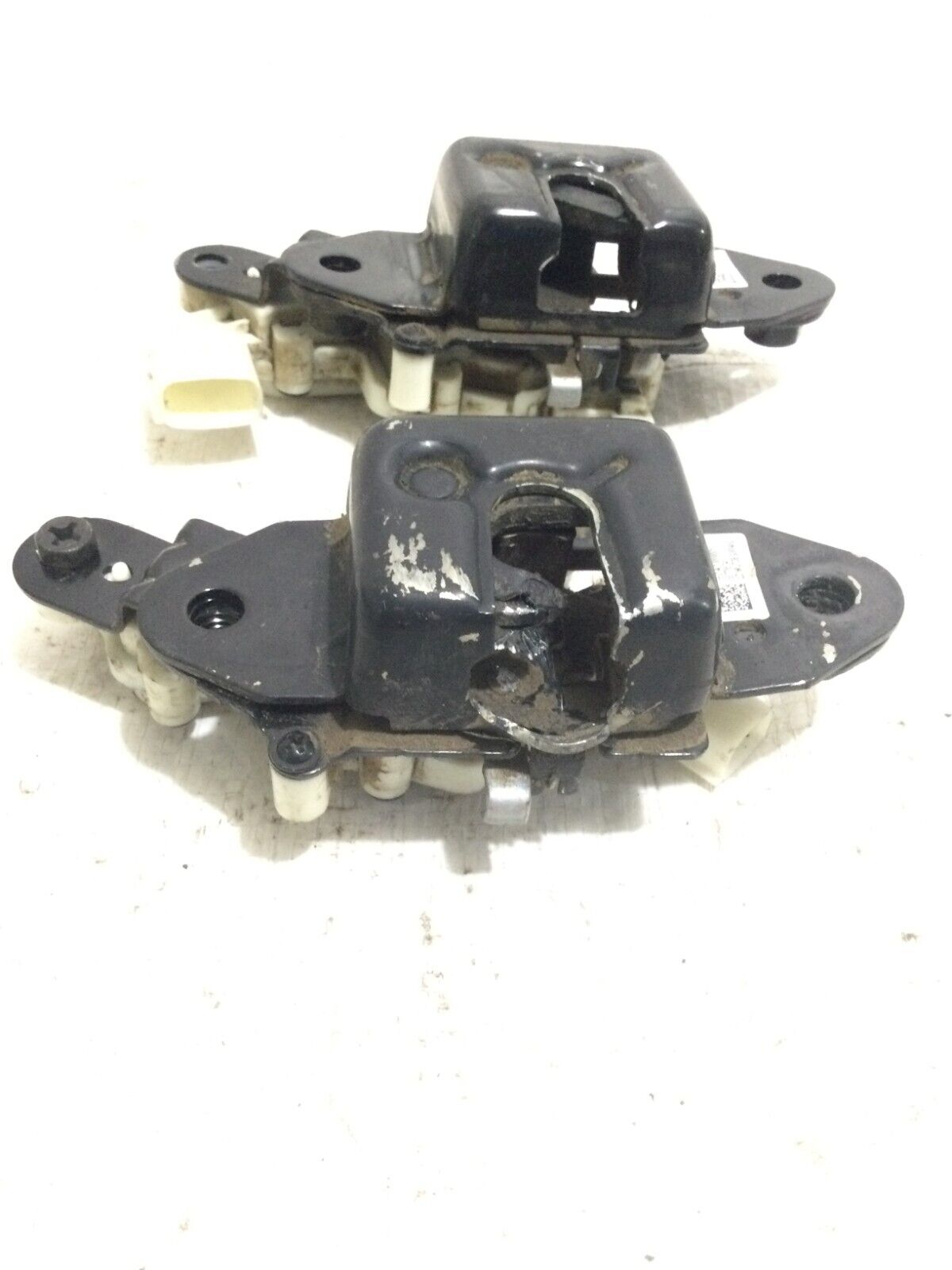 2019 GMC Sierra 1500 Driver Side Passenger Side Tailgate Latch 85530794 OEM