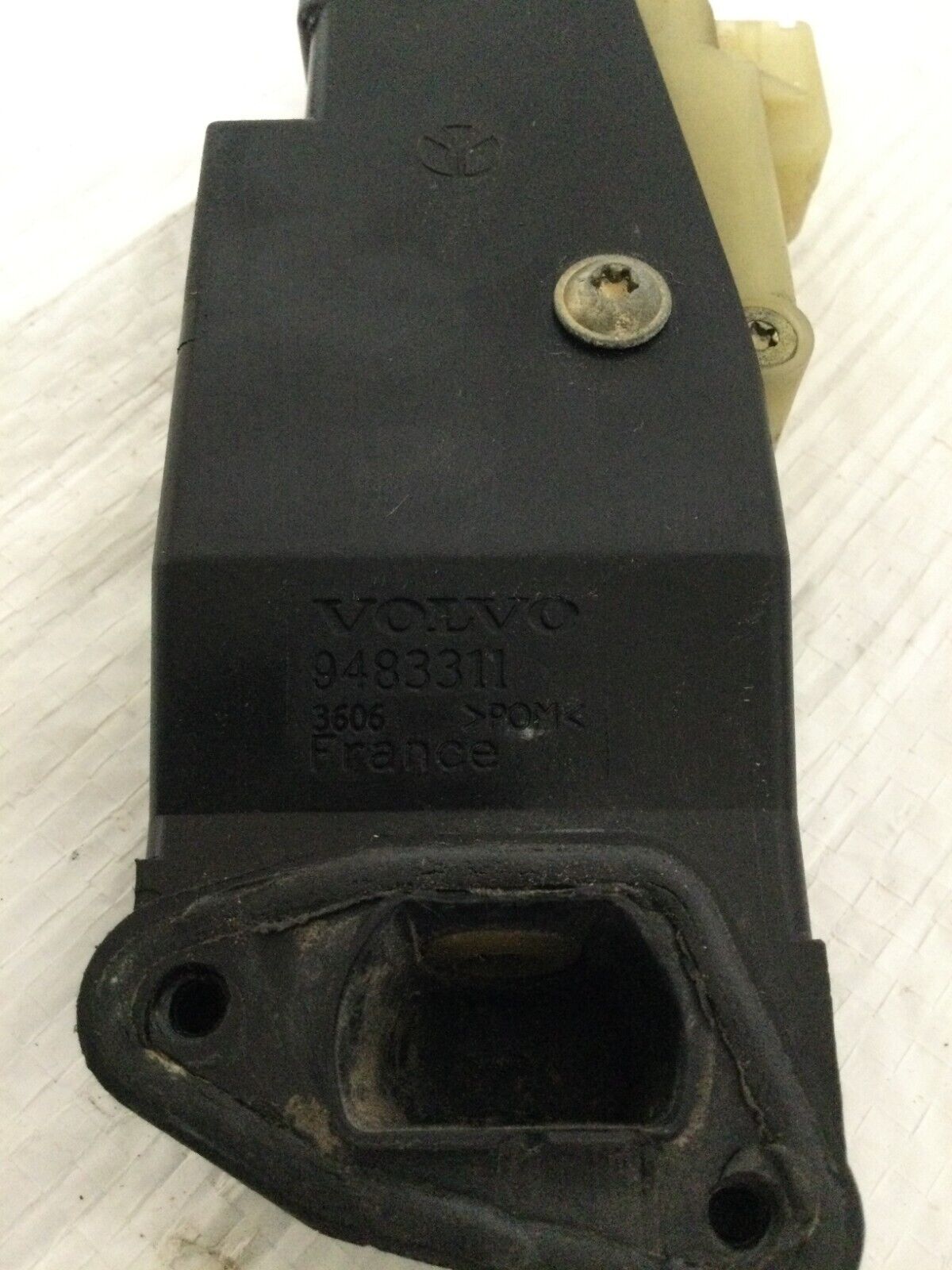 2004 Volvo S60 Fuel Filler Flap Solenoid Motor OEM 9483311