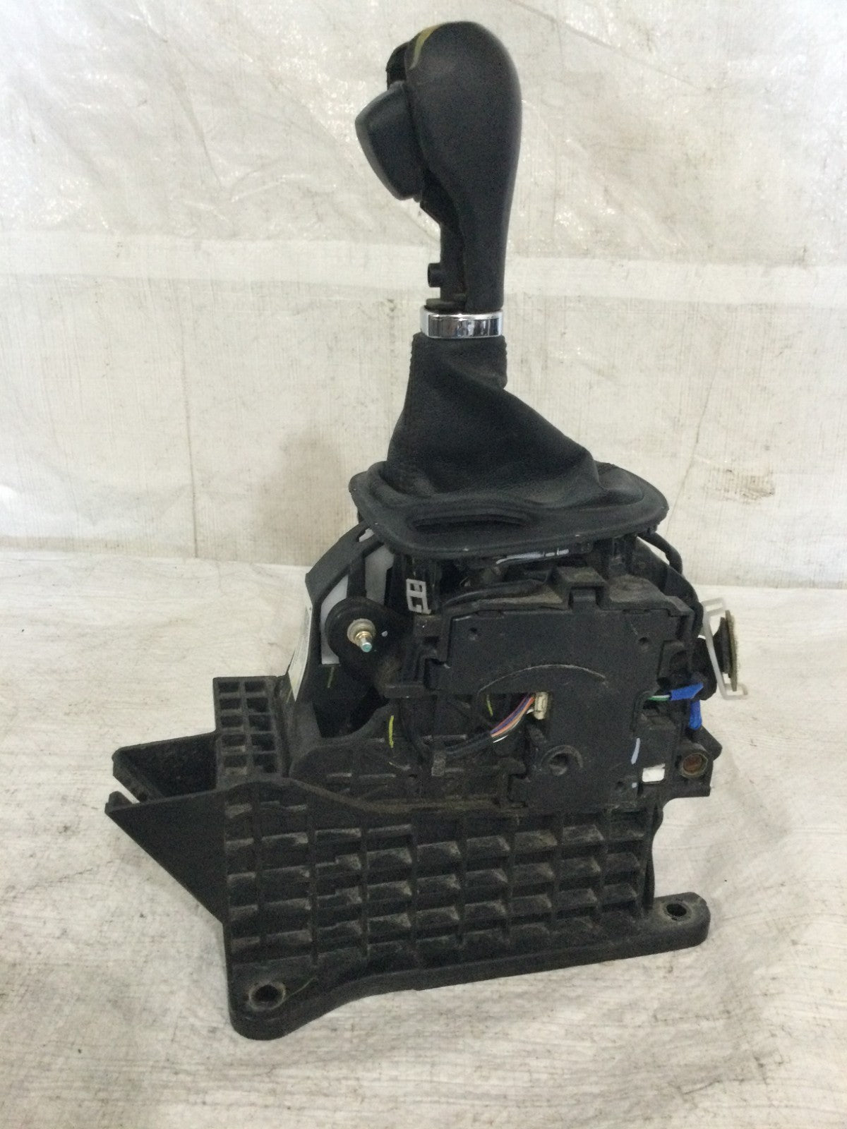 2019 Jeep Compass Floor Shifter OEM P5VM06DX9AI MARKED DAMAGE