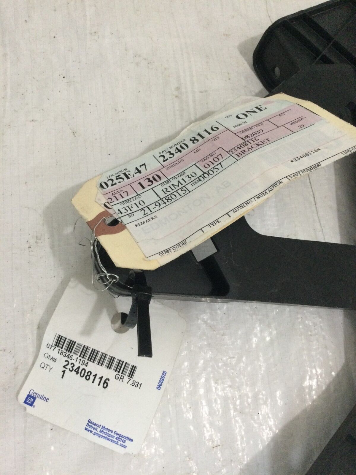 2019-2021 Chevrolet Silverado 1500 Left Headlight Mounting Bracket OEM 23408116