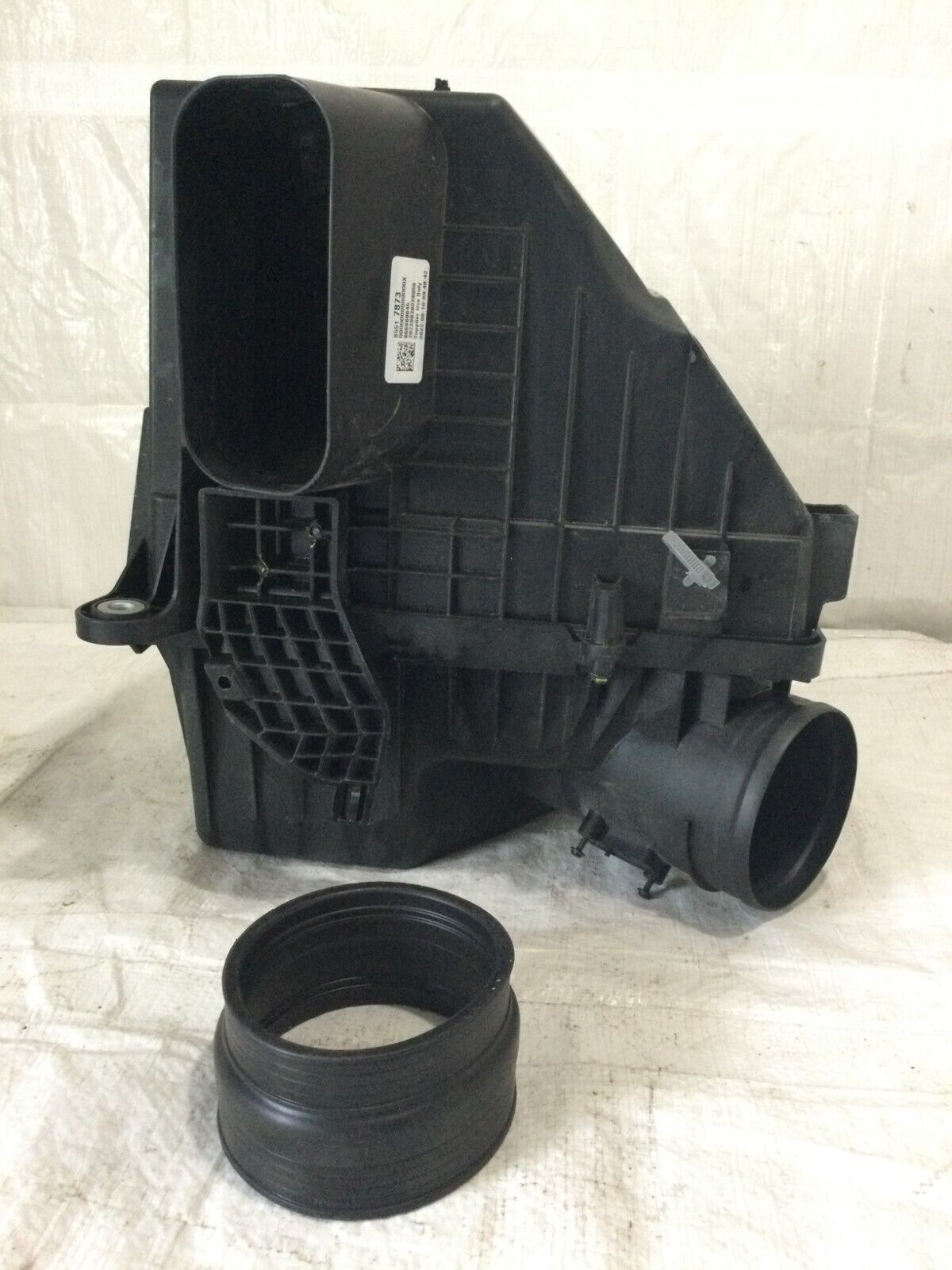 2022-2023 GMC Sierra 1500 6.2L Air Cleaner Filter Box Assembly OEM