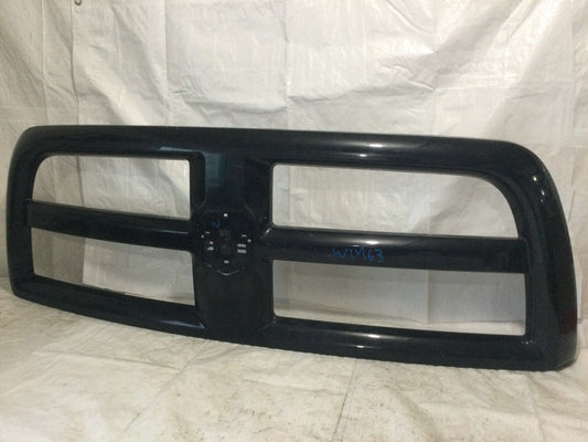 2013 Dodge Ram 1500 Surround Grill Bezel OEM ( DAMAGED )