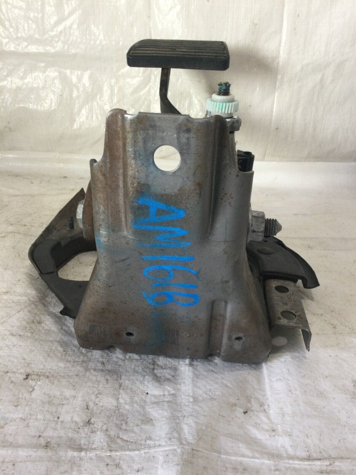 2007-2011 Cadillac Escalade ESV Brake Pedal OEM