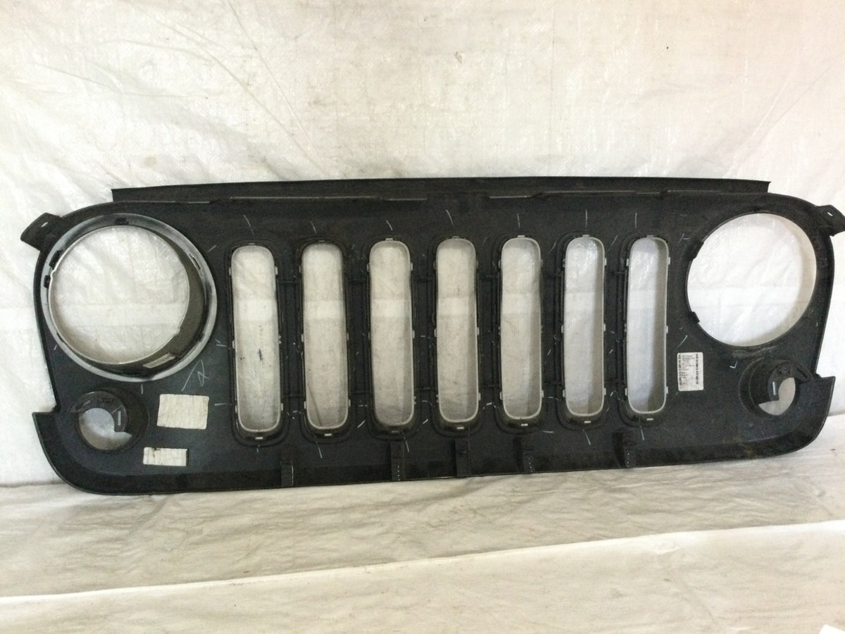 2007-2018 Jeep Wrangler JK Grille OEM 5NB84TRM MARKED DAMAGE LOOK PHOTO