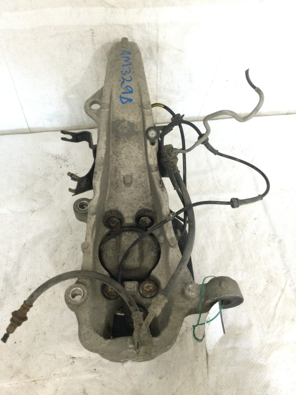 2007 Infiniti G35 3.5L Front Right Spindle Knuckle OEM