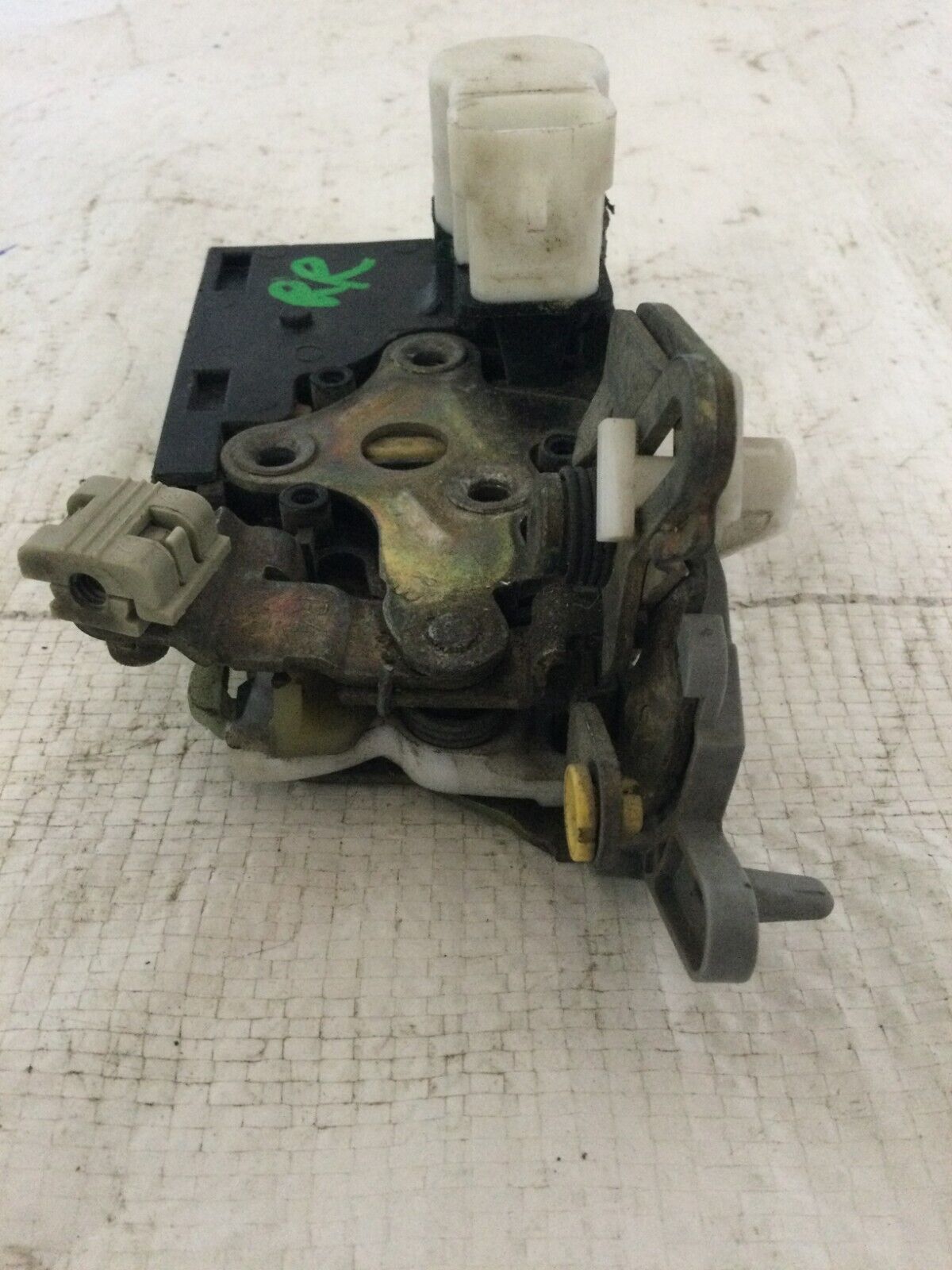 2003-2006 Cadillac Escalade EXT Rear Right Door Lock Actuator OEM 16639868