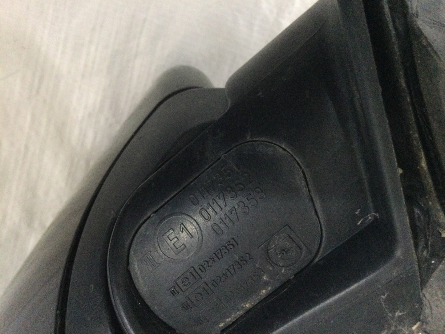 2003 BMW 325I Right Passenger Side Door Mirror OEM 0117352