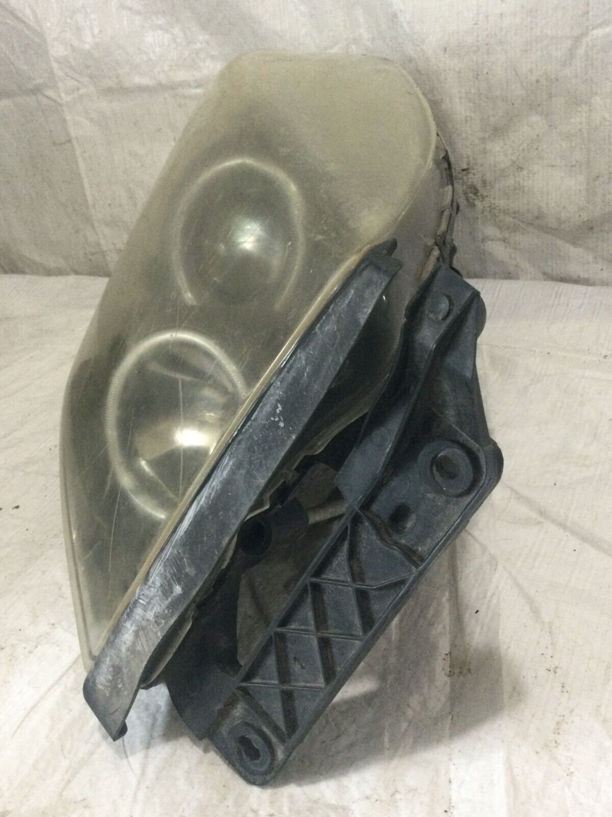 2006 Dodge Ram 1500 Black Bezel Right Passenger Side Headlight OEM