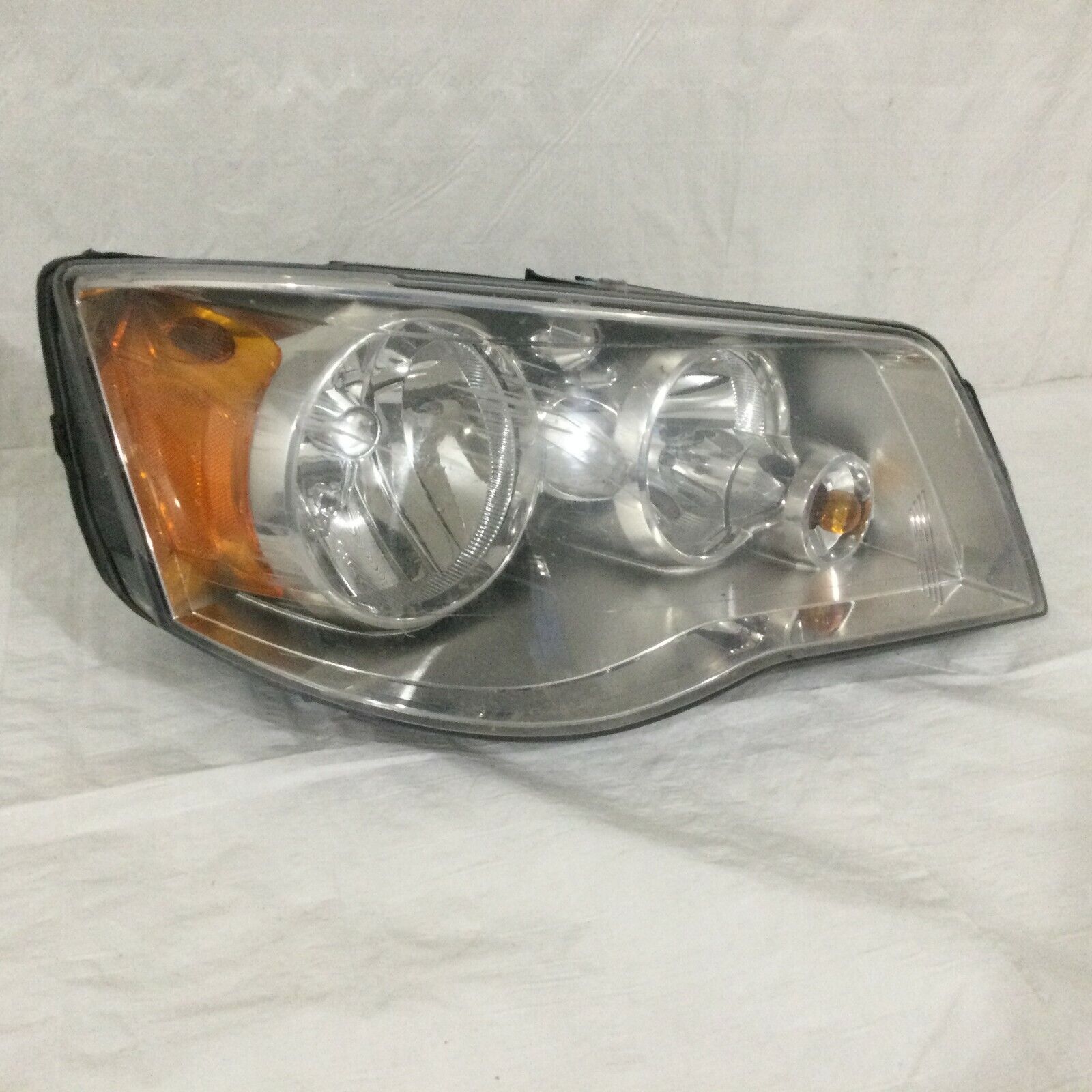 2017 Dodge Grand Caravan Passenger Right Side Headlight RH 05113336AG OEM 