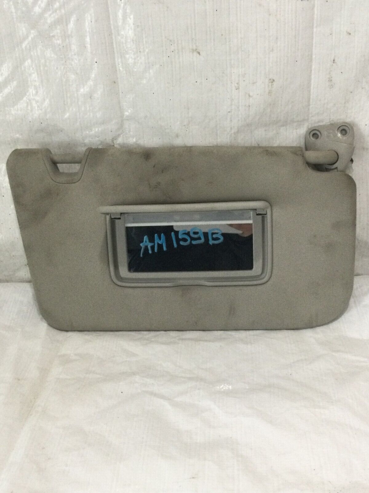 2017-2020 Nissan Rogue Illuminated Sun Visor RH Right Passenger Side OEM