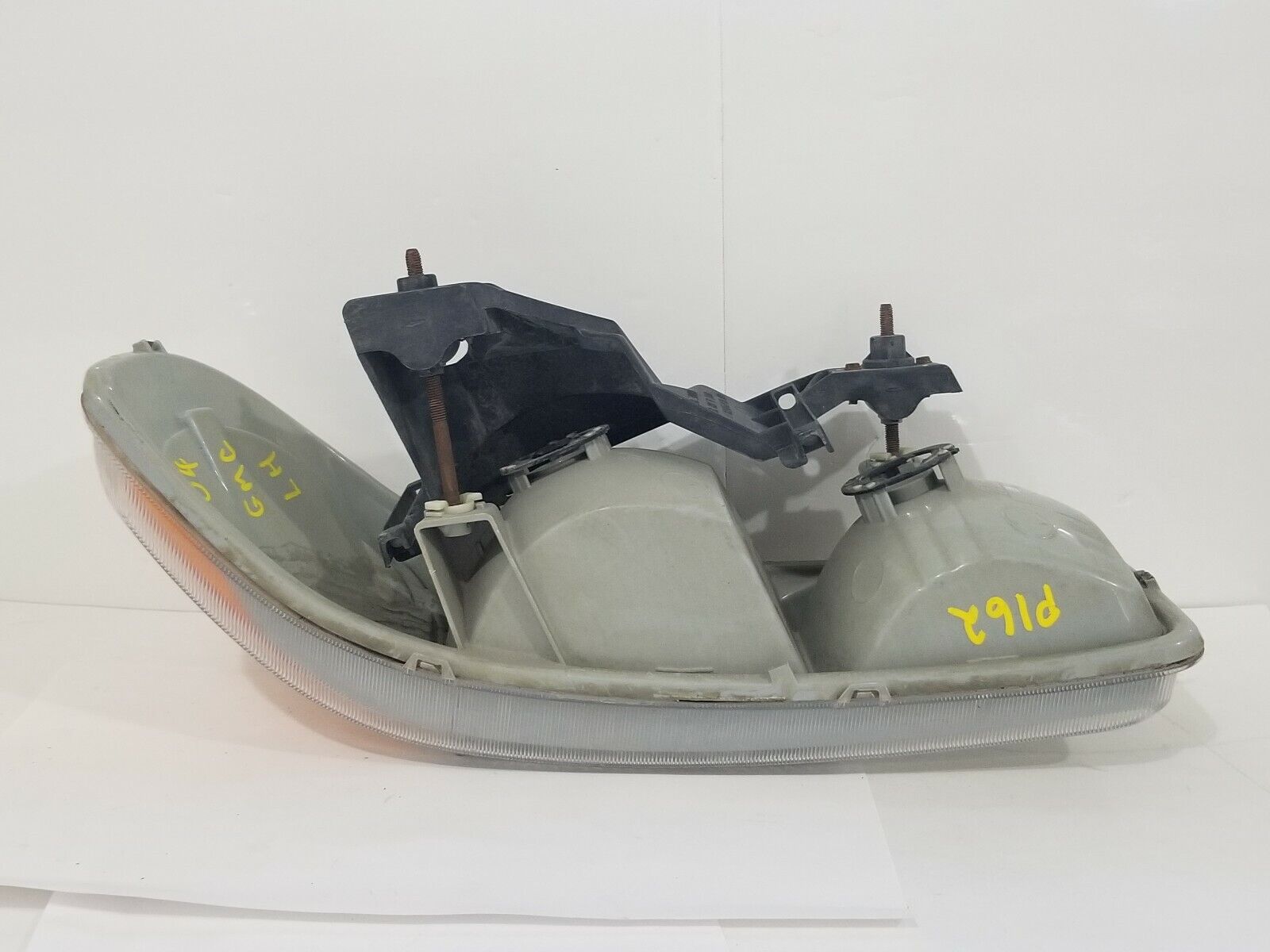 1999-2006 GMC Sierra 1500 LH Drivers Side Headlight Headlamp OEM 16524543