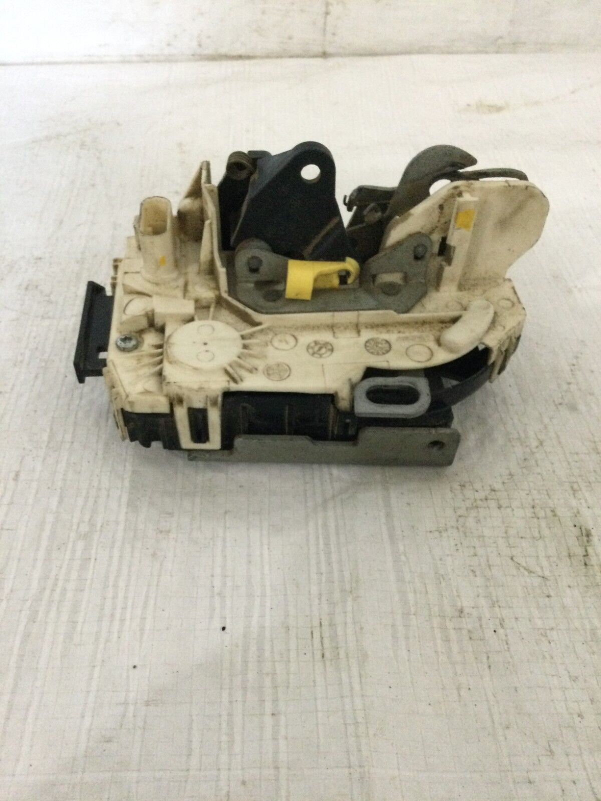 2018 Dodge RAM 3500 Right Rear Passenger Door Lock Actuator P04589650AD OEM