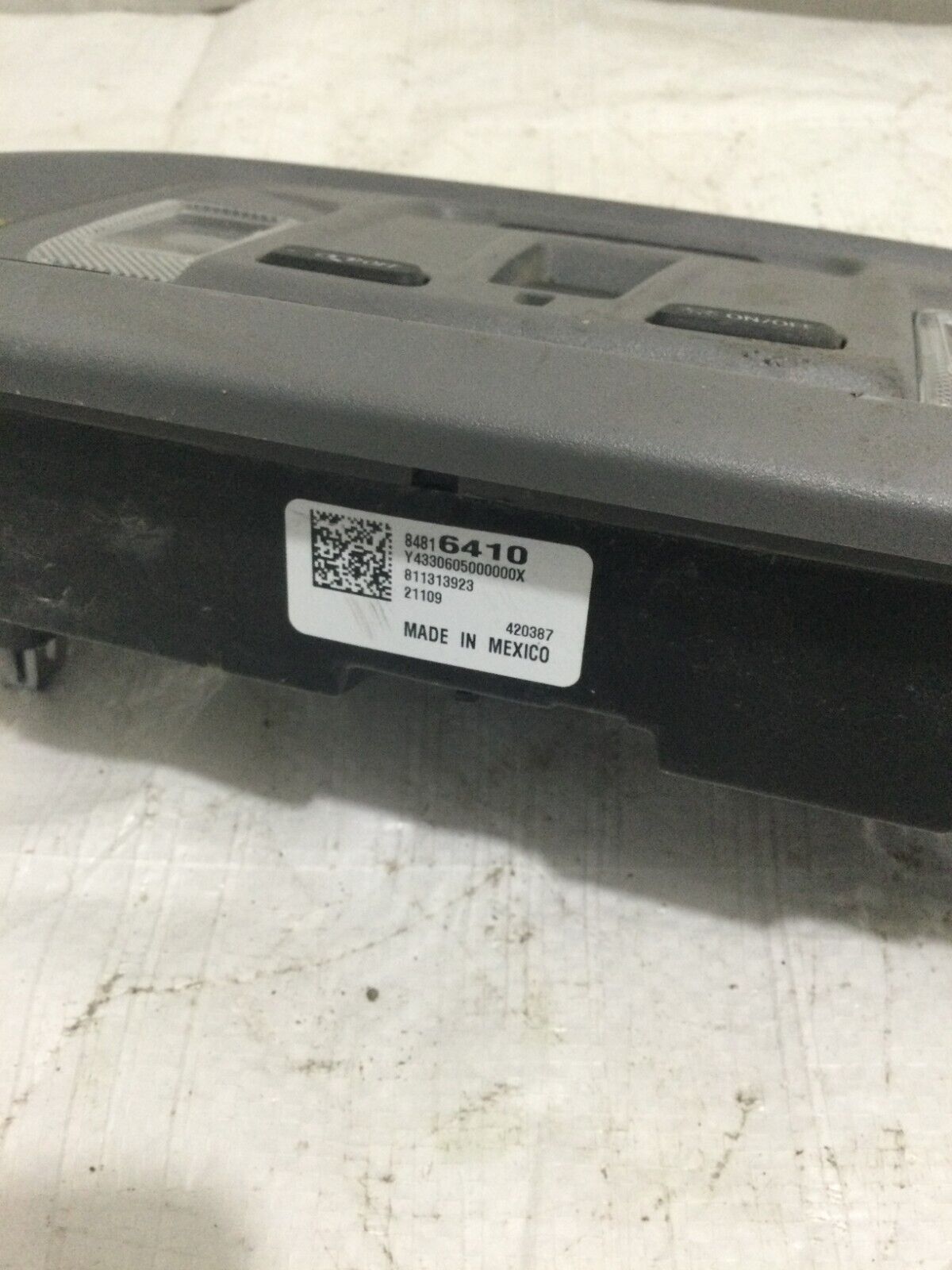 2020-2022 Chevrolet Silverado 3500 Front  Sunroof Console 84903259 OEM